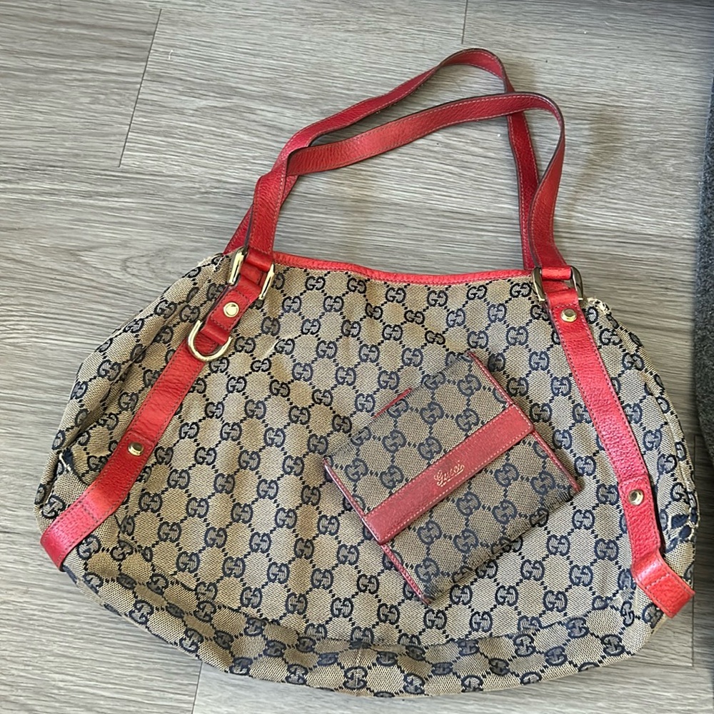 Authentic Vintage Gucci Pelham Should Bag and matching Wallet
